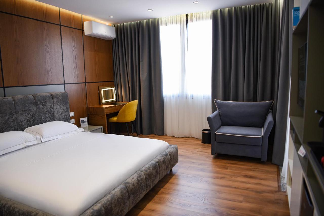 The Wilson Tirana Hotel Екстериор снимка