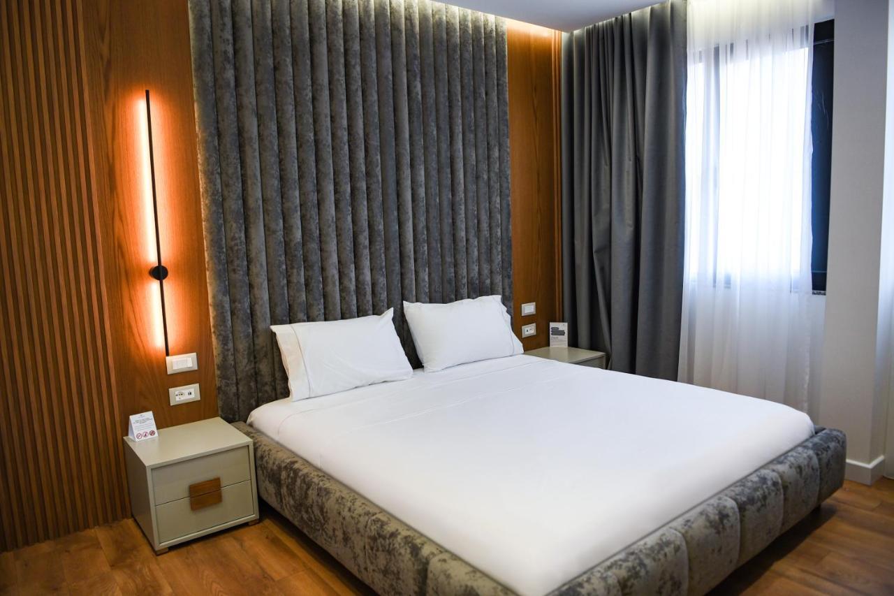 The Wilson Tirana Hotel Екстериор снимка