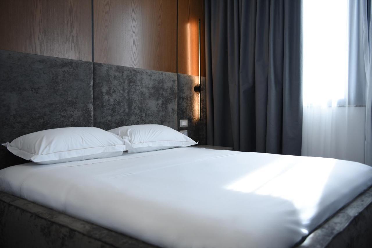 The Wilson Tirana Hotel Екстериор снимка