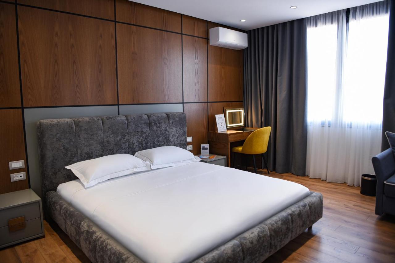 The Wilson Tirana Hotel Екстериор снимка