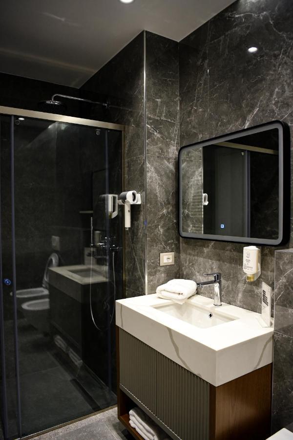 The Wilson Tirana Hotel Екстериор снимка
